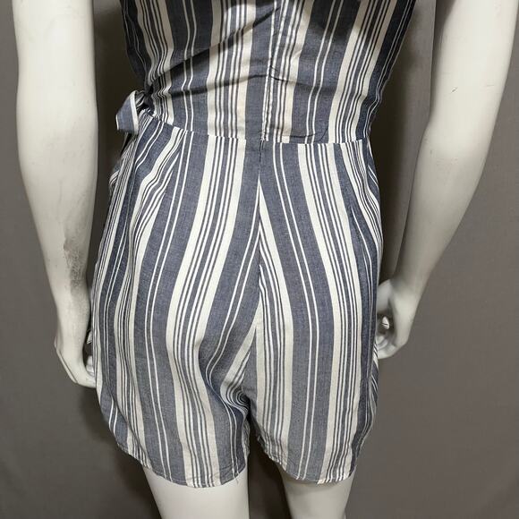Entro Blueish Gray Striped Cold Shoulder Ruffle Romper Sz-Small - Picture 8 of 9